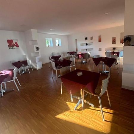 Bisus De Jara Hotel Tuili Buitenkant foto